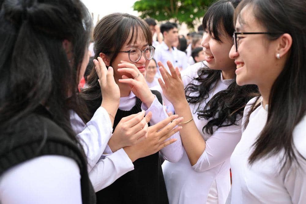 50 kata-kata untuk teman yang mau pindah sekolah, penuh haru