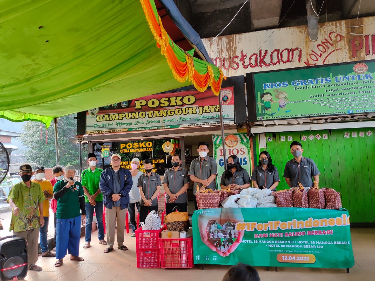 Waringin Hospitality Hotel Group  Bagikan 3.719 Nasi Kotak Dalam Program #1For1Indonesia
