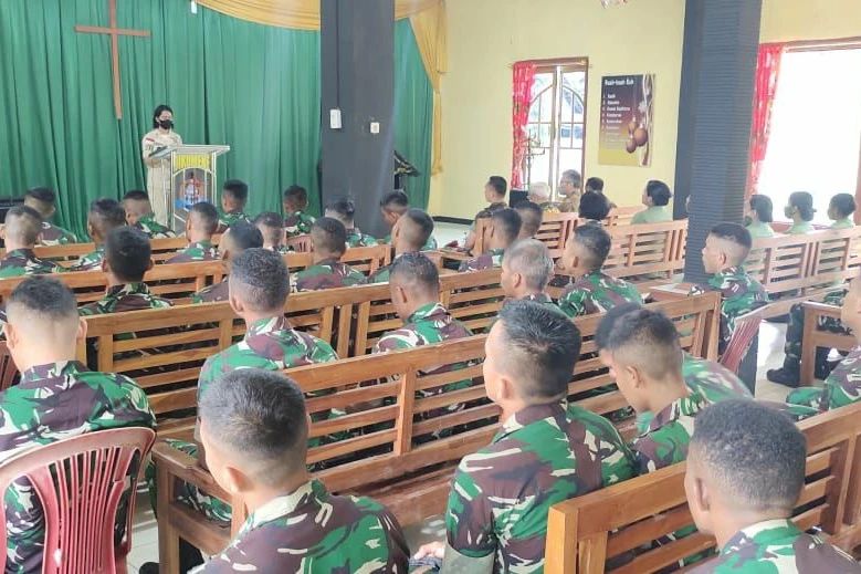 Penyuluhan Bintal Kostrad kepada Prajurit dan Persit Yonif MR 411 Kostrad