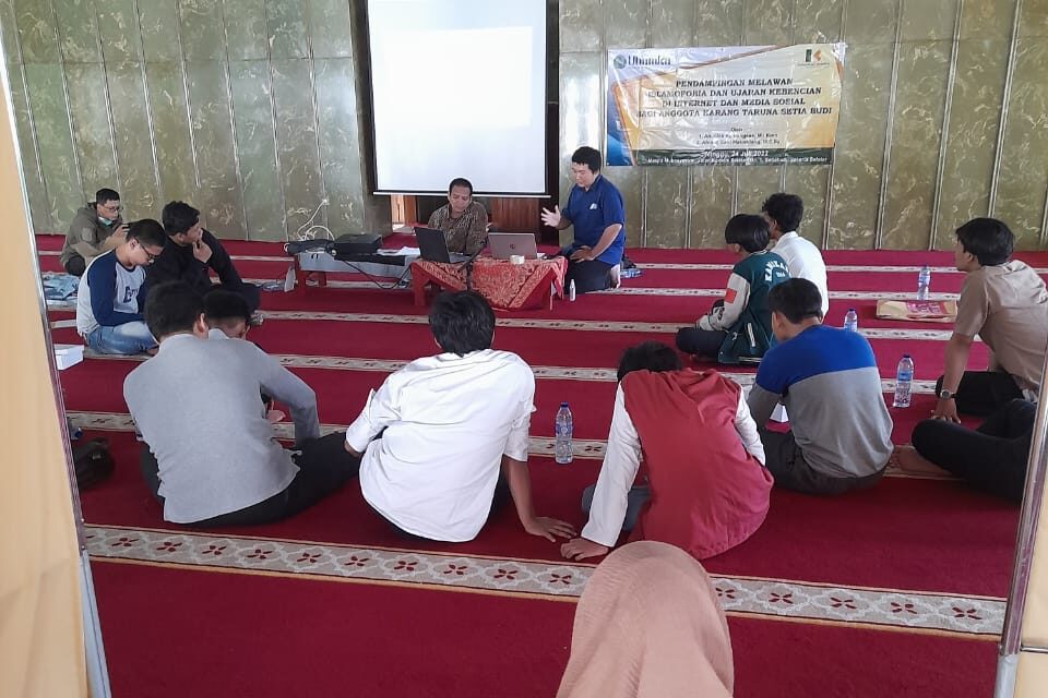 Melawan Islamofobia di Internet dan Media Sosial