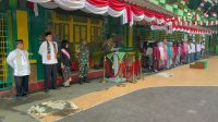Danramil 01/Menteng Mayor Inf Ober Purba menjadi pembina upacara bendera HUT ke 78 Republik Indonesia di SMKN 16, Menteng, Jakarta Pusat.