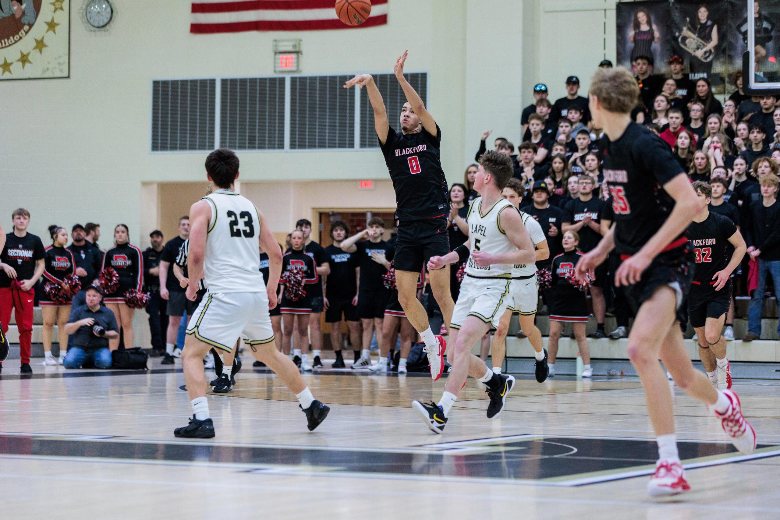 Lapel Mengalahkan Blackford dalam Kejuaraan Regional Basket Putra IHSAA