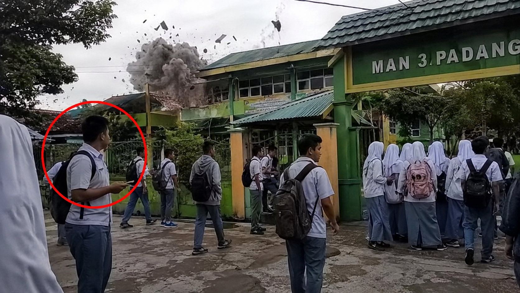 Detik-detik Sebelum Ledakan Bom di MAN 3 Padang, Siswa M Dicurigai Sejak Pagi