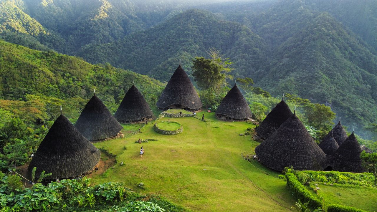 6 Desa Adat Indonesia, Liburan Sambil Menyelami Budaya!