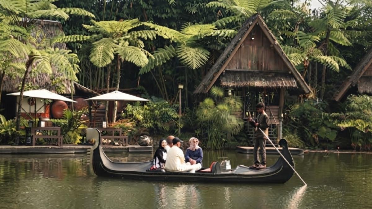 Jelajah mystical forest, wisata negeri dongeng di Dusun Bambu Cisarua