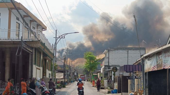 Sosok pembakar TPA Supit Urang Malang ternyata tukang kebun berusia 71 tahun, buang puntung rokok